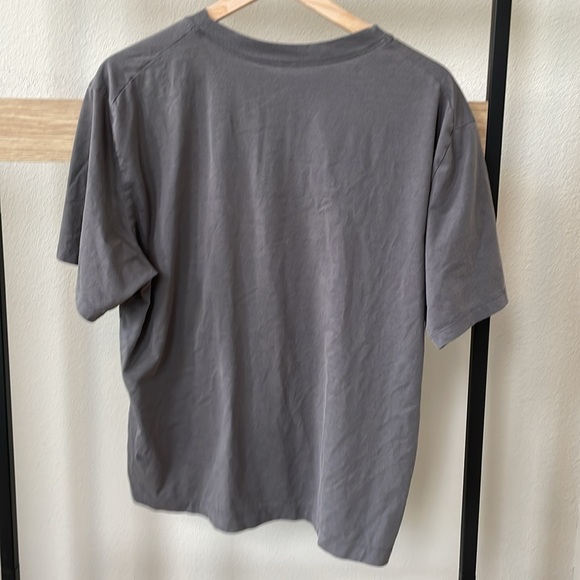 Lululemon Fundamental Short Sleeve Pocket Tee - Size Medium - Picture 2 of 5